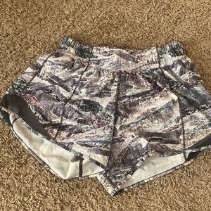 Lululemon Hotty Hot 4” Shorts